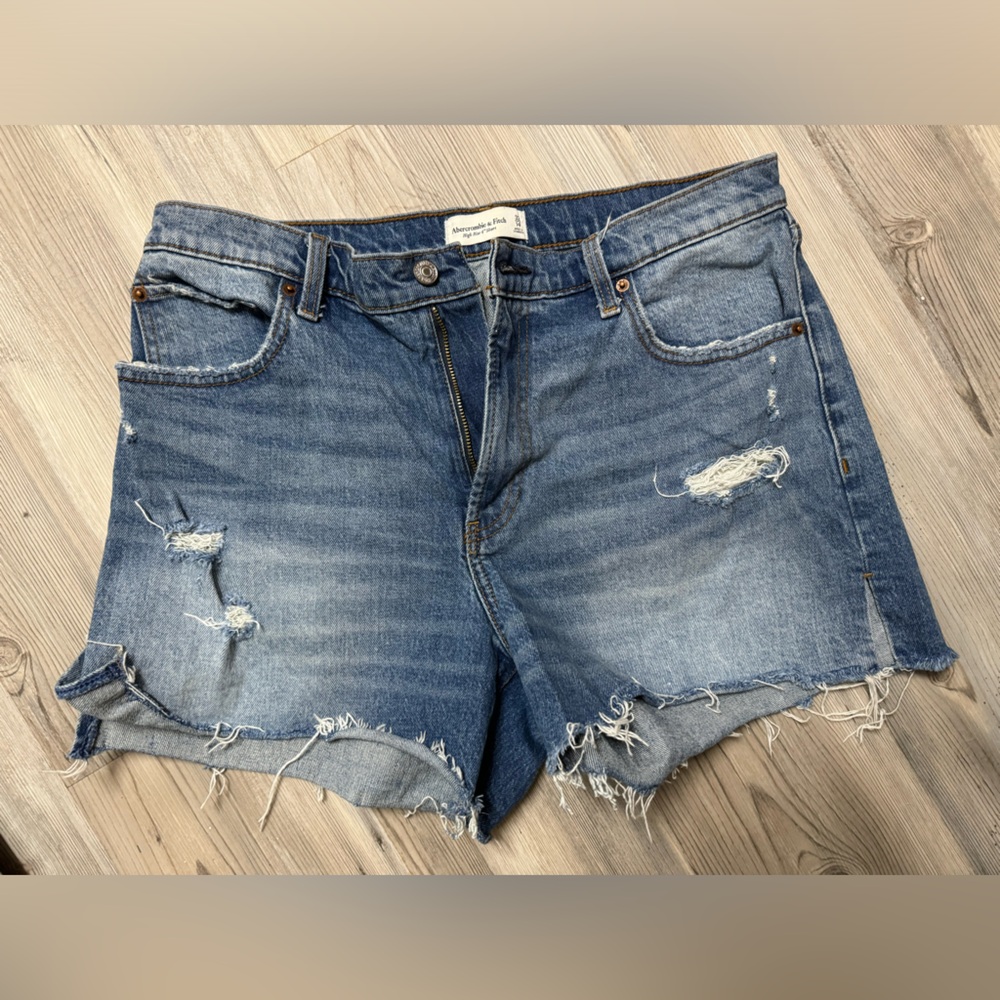 Abercrombie High Rise 4” inseam shorts